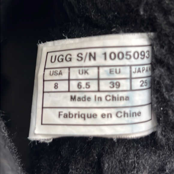 UGG Australia Women's Classic Short Boots, black leather, size 8 - Picture 12 of 16